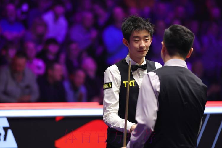 斯诺克大师赛1/4决赛:肖国栋VS吴宜泽 斯诺克大师赛1/4决赛:肖国栋VS吴宜泽